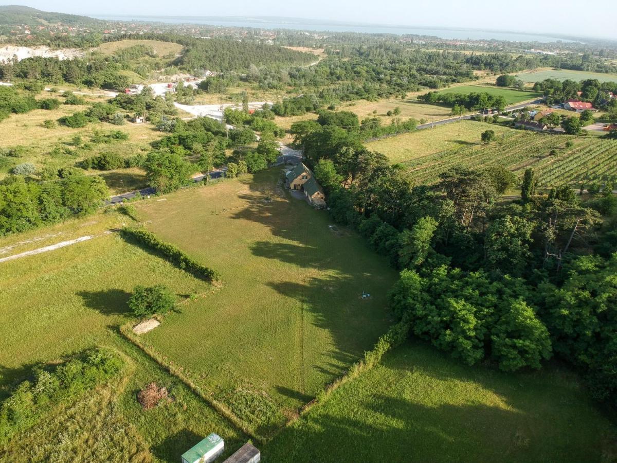Pilikan Apartments - Park, Agroturism, Vineyard & Farm チェーセクトマイ エクステリア 写真