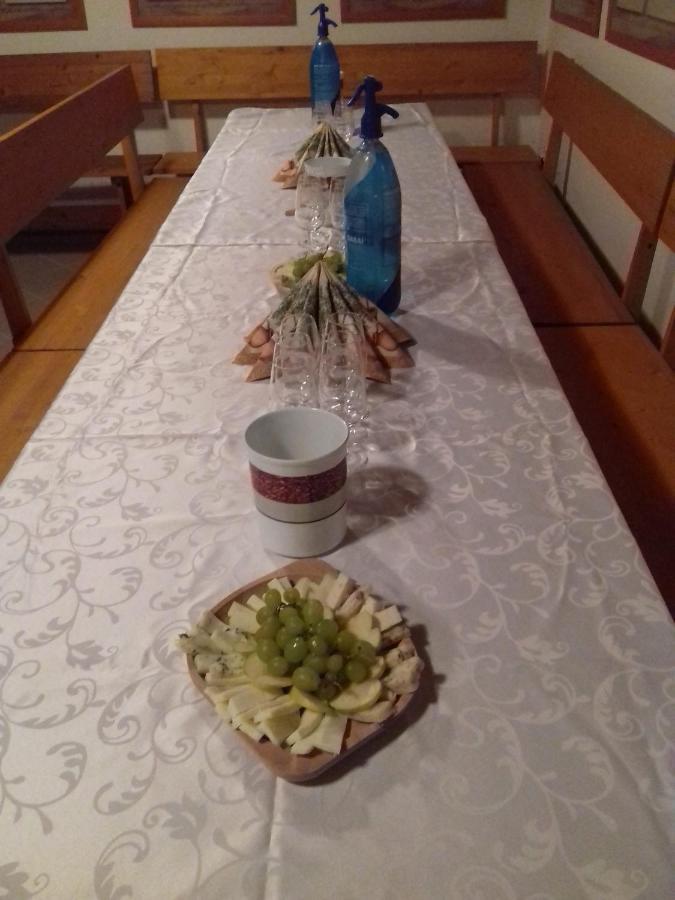 Pilikan Apartments - Park, Agroturism, Vineyard & Farm チェーセクトマイ エクステリア 写真