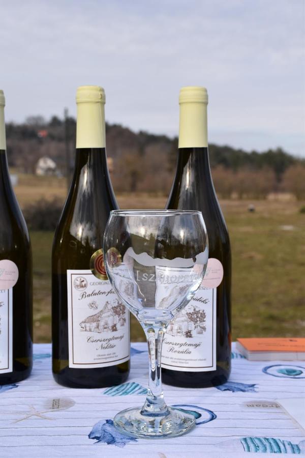 Pilikan Apartments - Park, Agroturism, Vineyard & Farm チェーセクトマイ エクステリア 写真